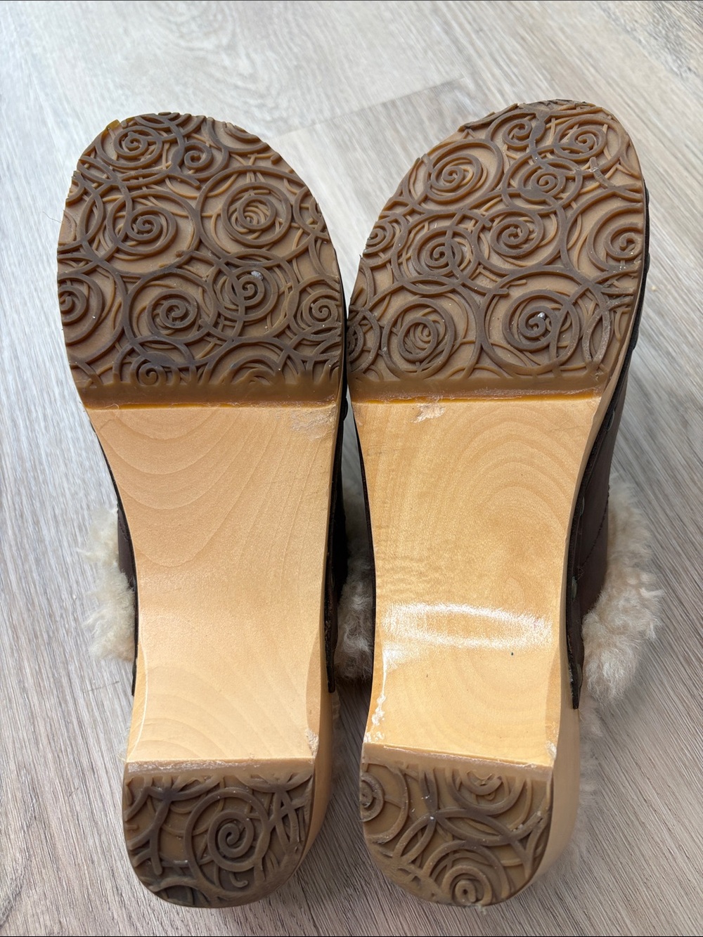 UGG Australia Kalie Brown Leather Shearling Lined Wooden Clogs Size 7 cozy warm - Picture 9 of 10